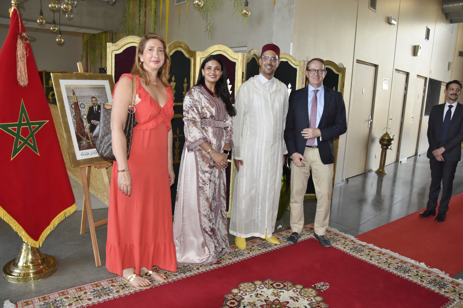 Le Consul Général du Royaume du Maroc à Dijon Souhail Bouslikhane et son épouse, accompagnés notamment de Monsieur de Maire de Maire d'Hauteville-lès-Dijon et Président de la chambre d'agriculture de Cote-d'Or Jacques Carrelet de Loisy